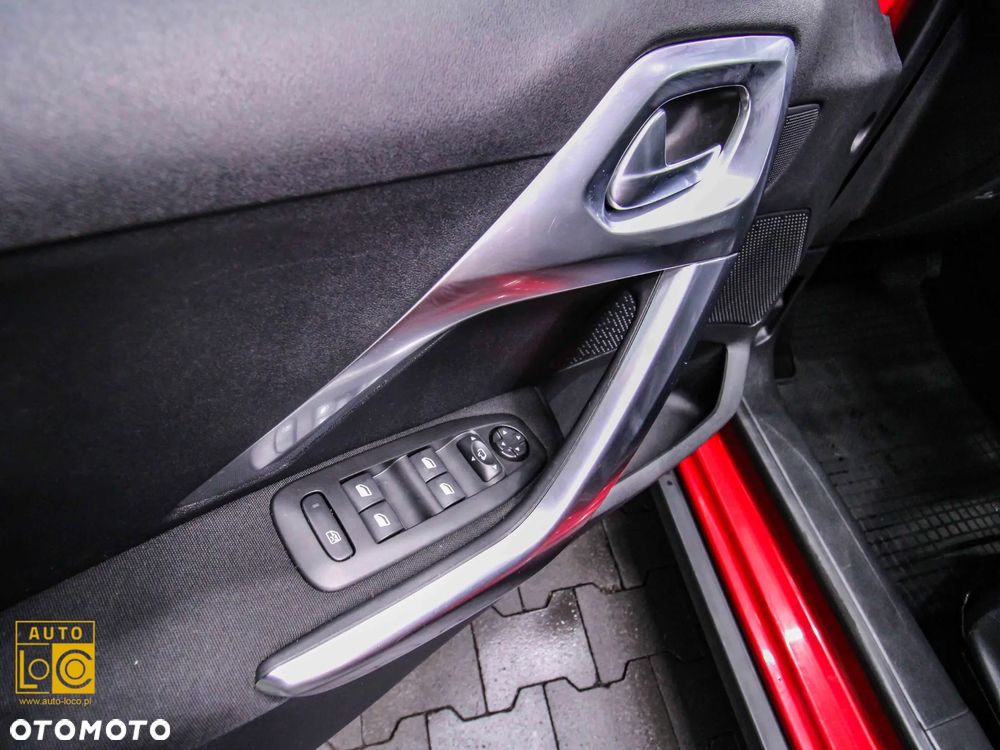 Peugeot 2008 1.2 Pure Tech GPF Allure S&S EAT6 - 28