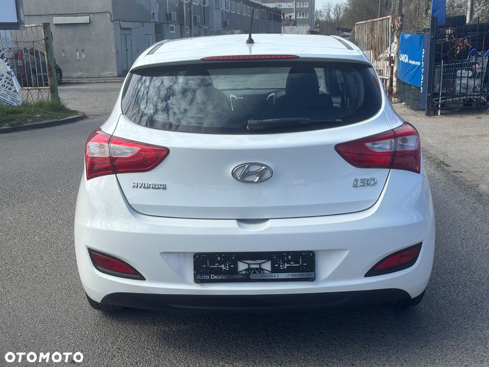 Hyundai i30 1.4 Classic + - 11