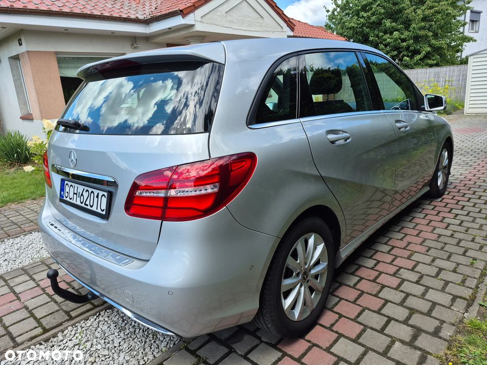 Mercedes-Benz Klasa B 180 7G-DCT UrbanStyle Edition - 3