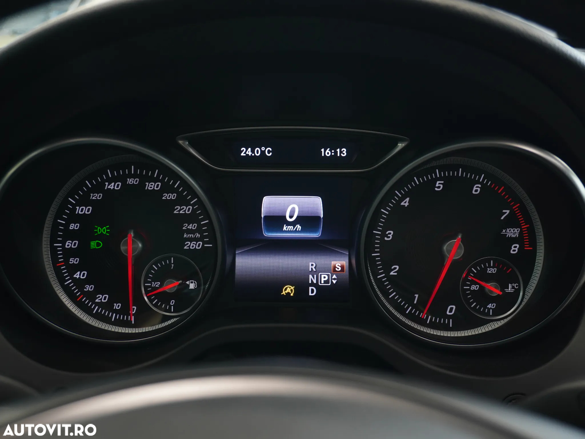 Mercedes-Benz GLA - 38