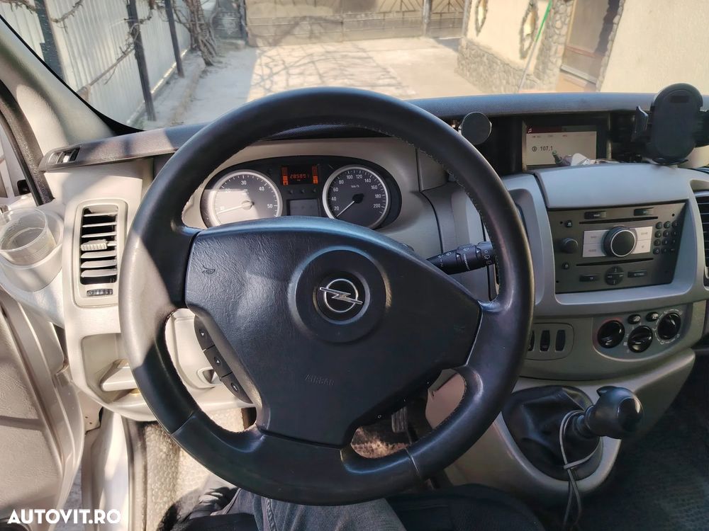 Opel Vivaro - 10