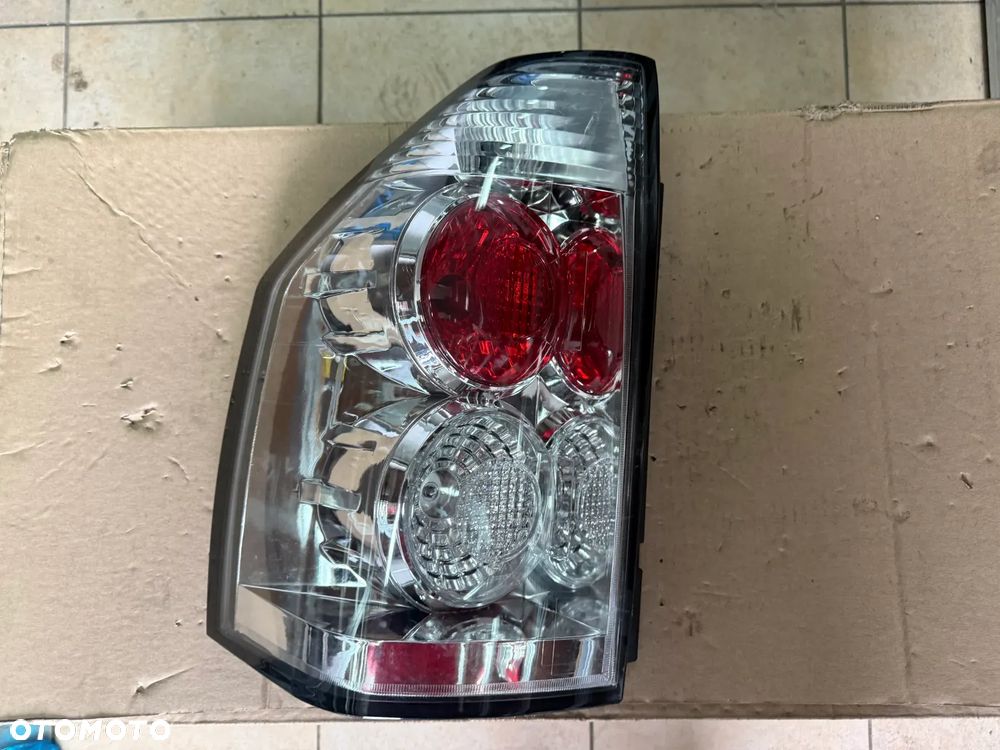 Reflektor / lampa tylna Mitsubishi Pajero III 3D  - lewa strona - oryginalna - 1