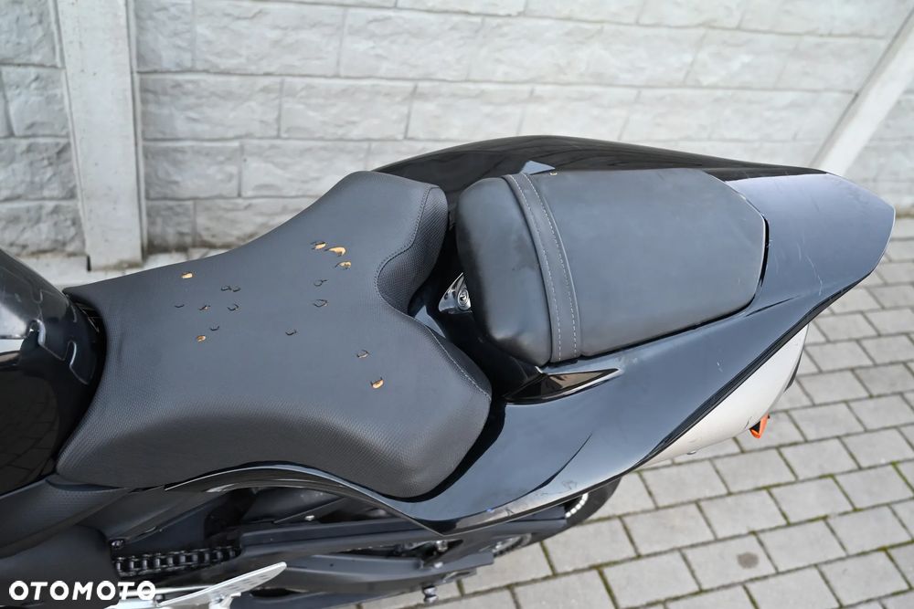 Yamaha R1 - 34