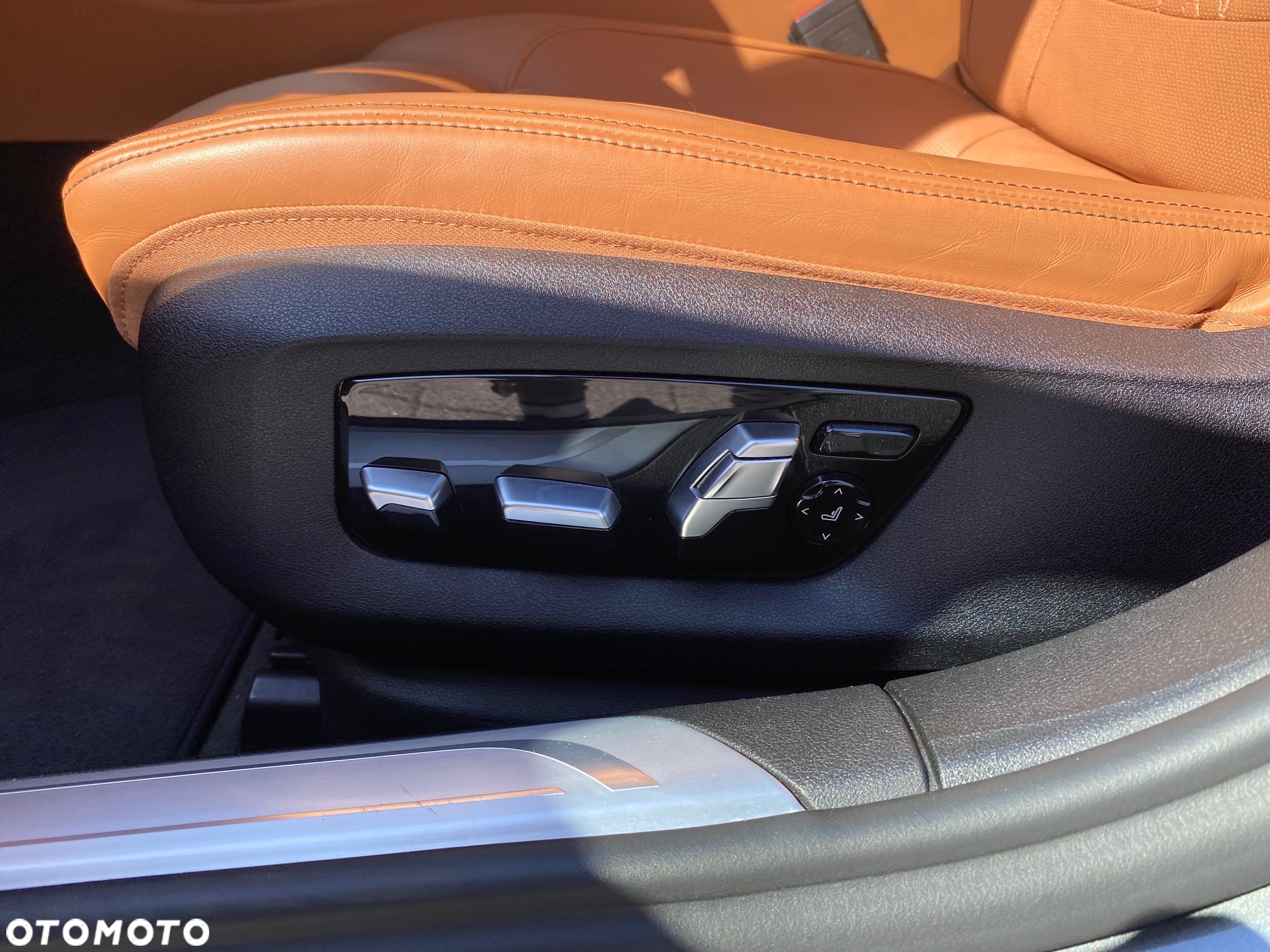 BMW Seria 7 750Li xDrive - 26