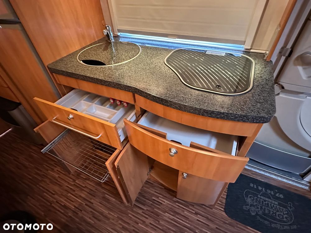 Hymer-Eriba 680 NOVA-GL z napędem, klimatyzacją i łóżkami piętrowymi. - 28