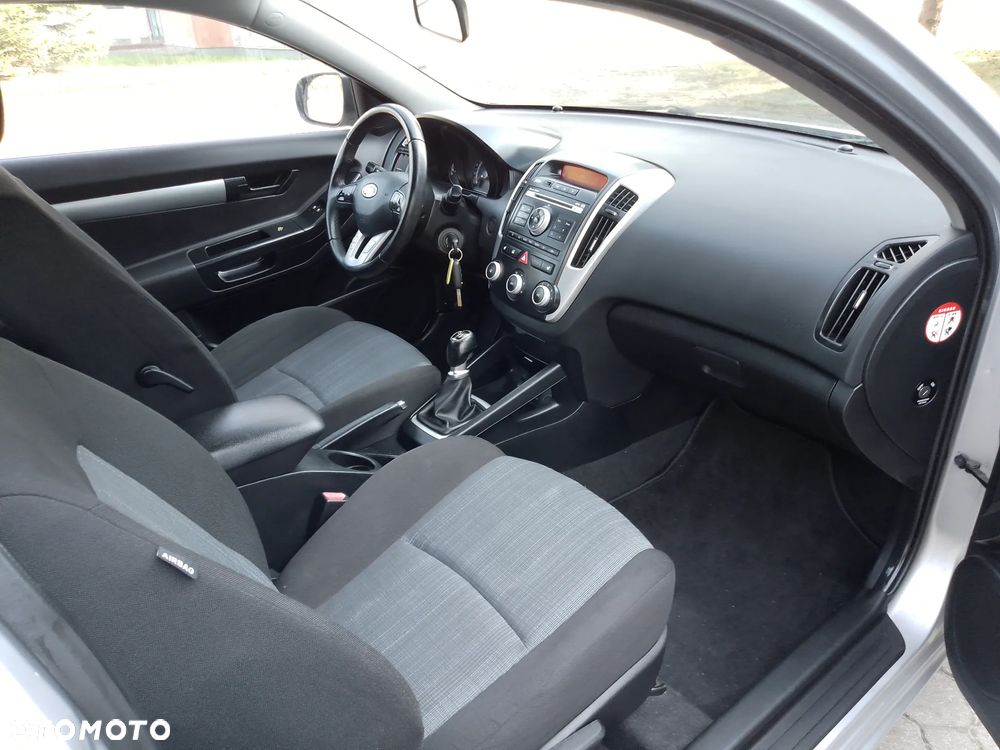 Kia Ceed 1.6 CVVT Dream-Team Edition - 13