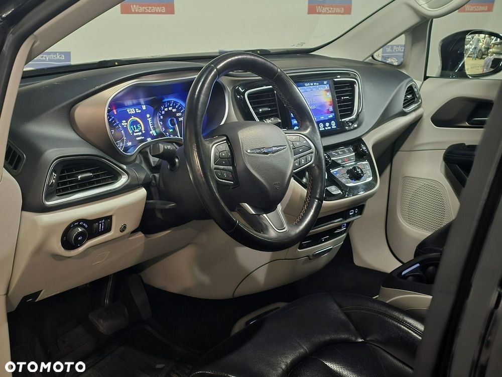 Chrysler Pacifica - 13