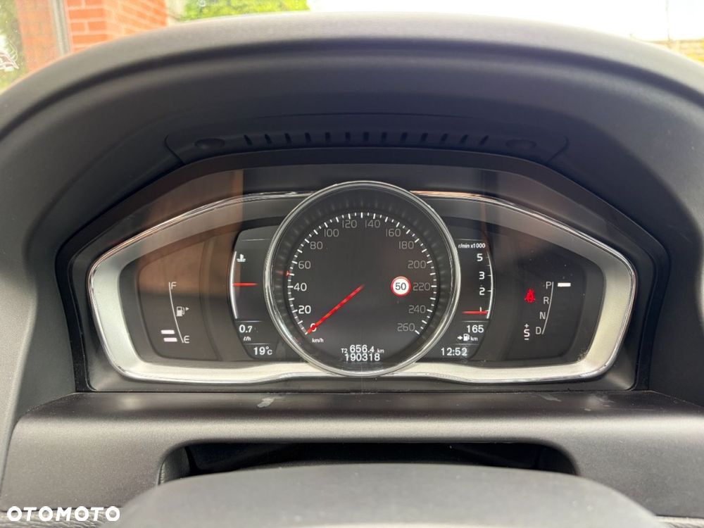 Volvo XC 60 D4 AWD Momentum - 9