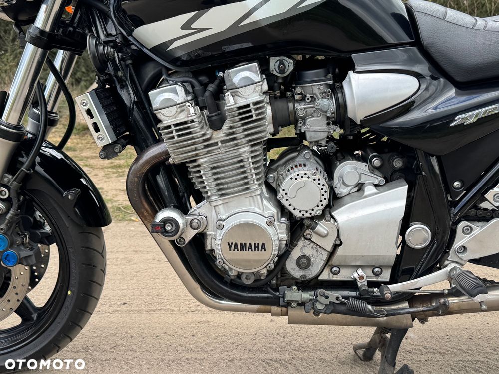 Yamaha XJR - 13