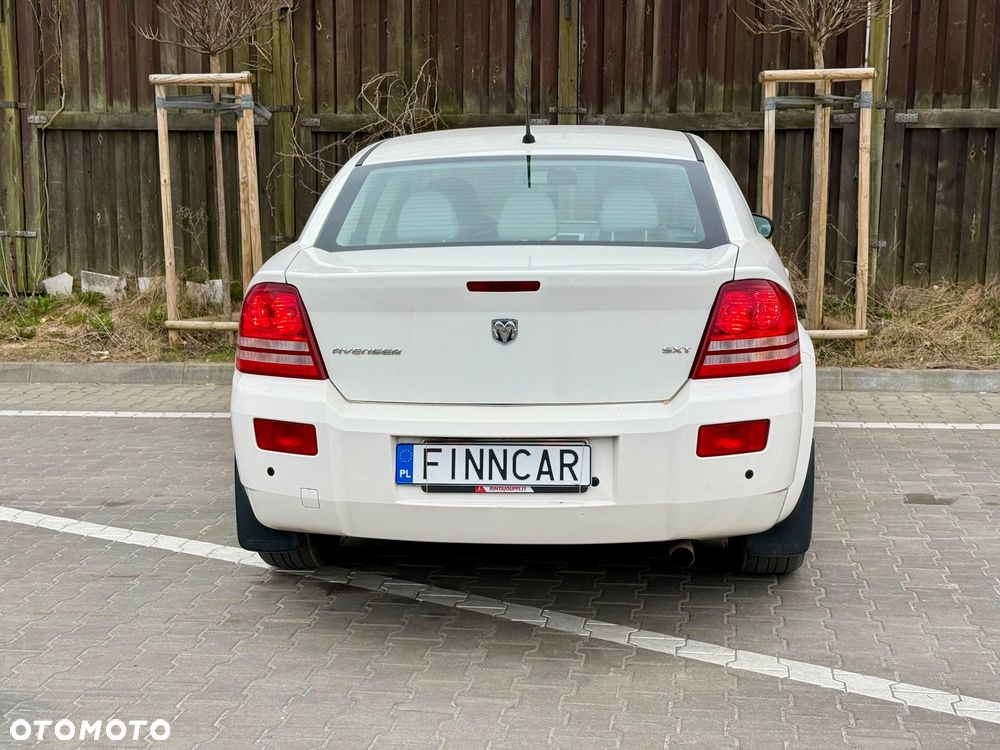 Dodge Avenger - 8