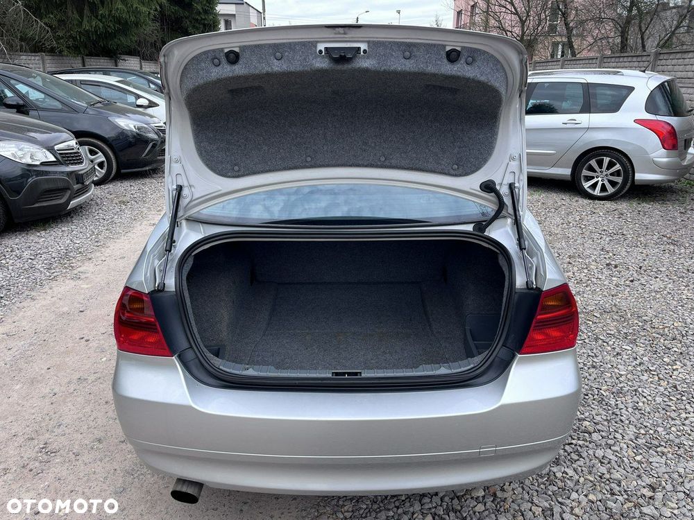 BMW Seria 3 318i - 24