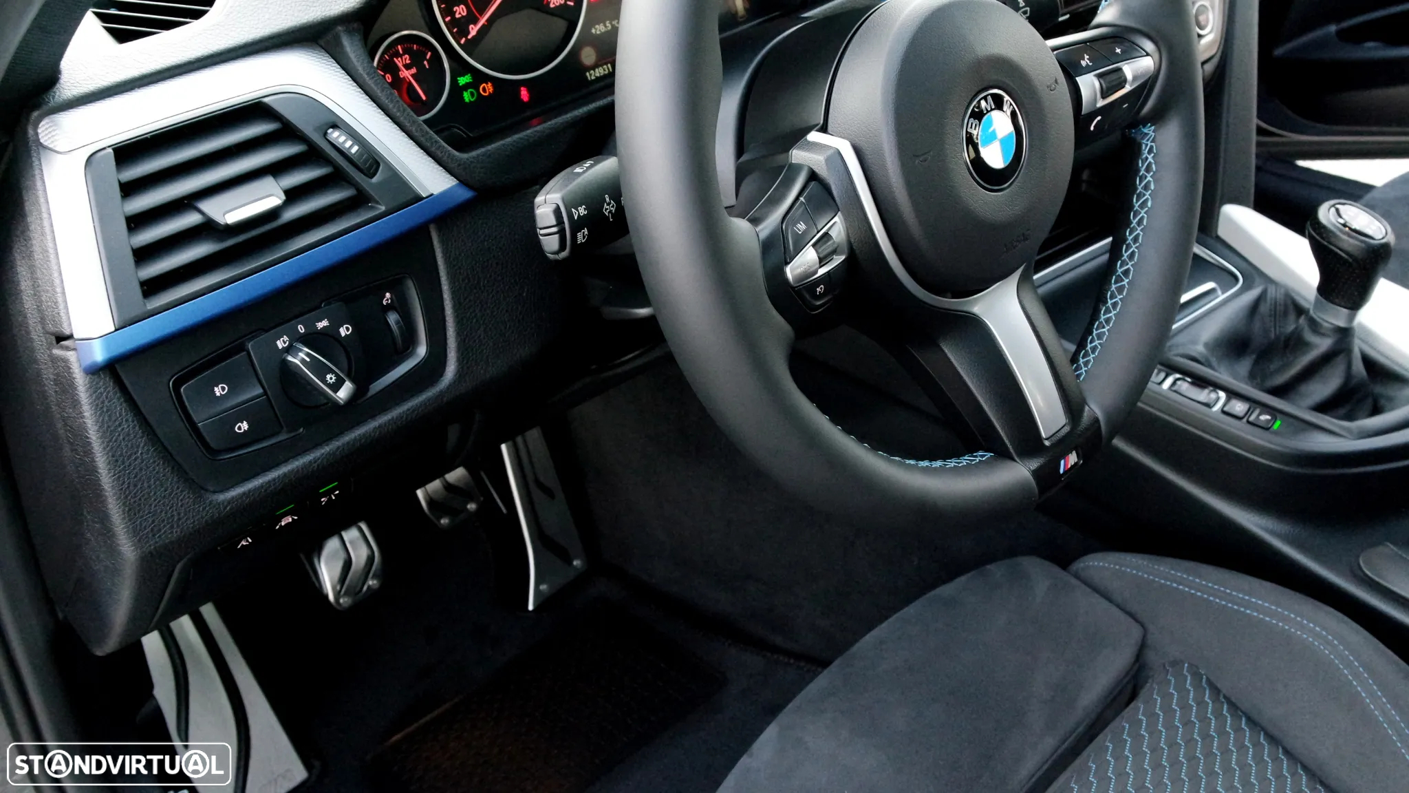 BMW 320 d Touring xDrive Pack M - 12