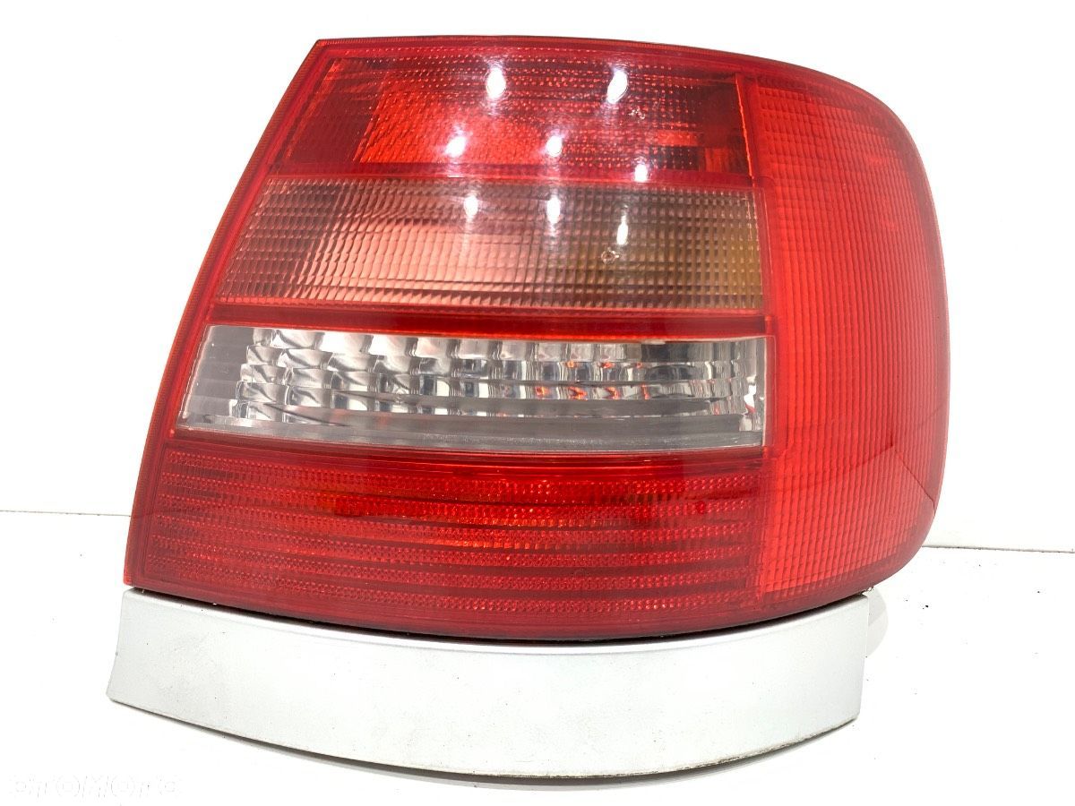 LAMPA PRAWY TYŁ - 130.00 PLN - AUDI A4 B5 (8D2) 1994 - 2001 1.6 74 kW [100 KM] benzyna 1994 - 2000 - 1