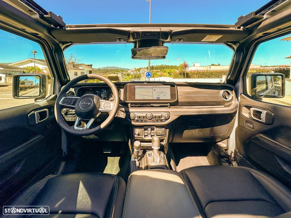 Jeep Wrangler Unlimited - 22
