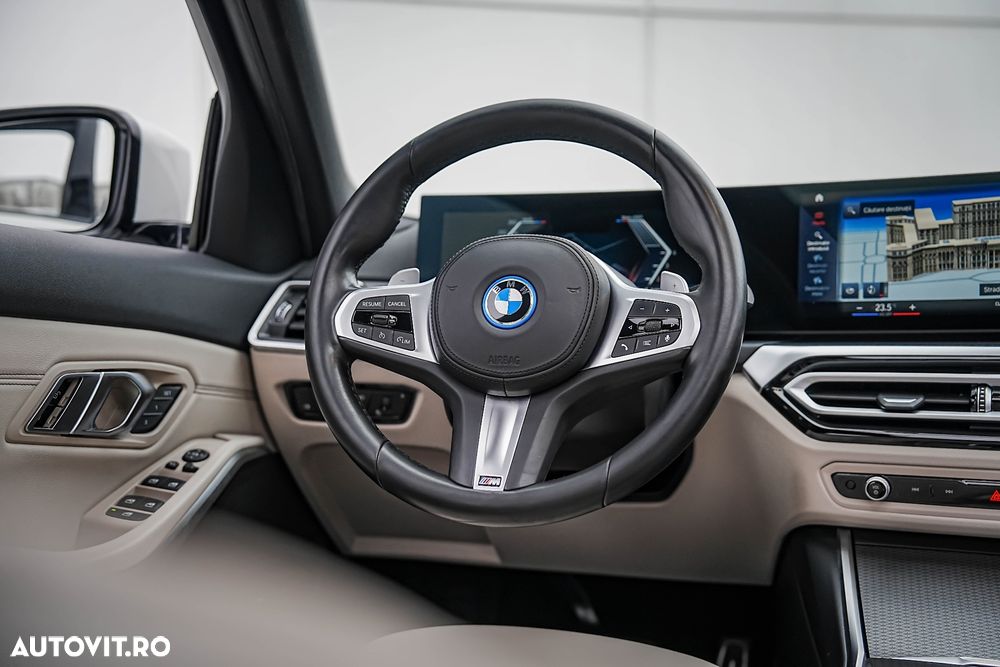 BMW Seria 3 330e Aut. M Sport - 23