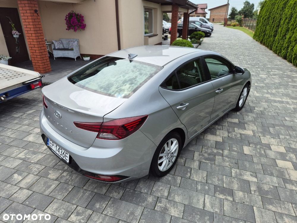Hyundai Elantra - 11