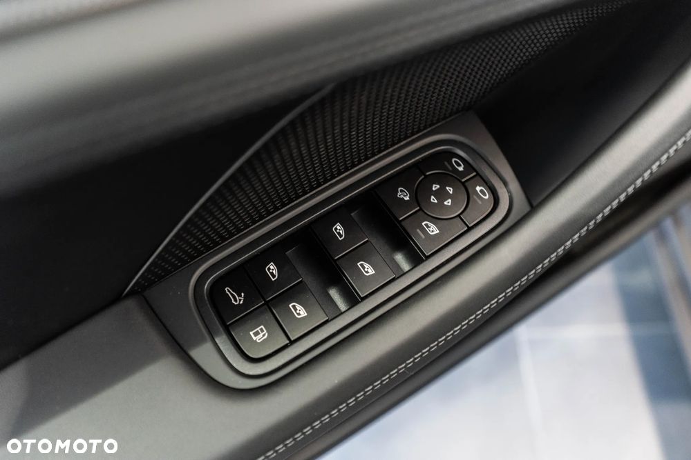 Porsche Panamera 4 E-Hybrid PHEV - 24