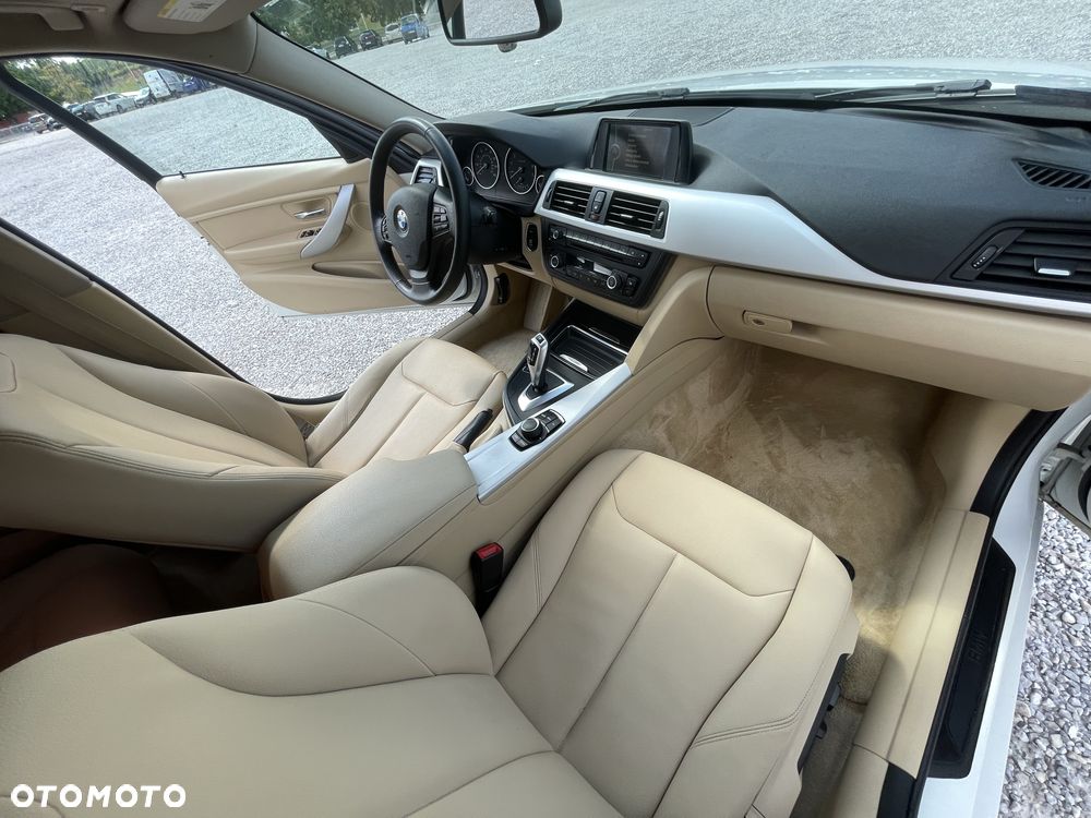 BMW Seria 3 328i xDrive - 39