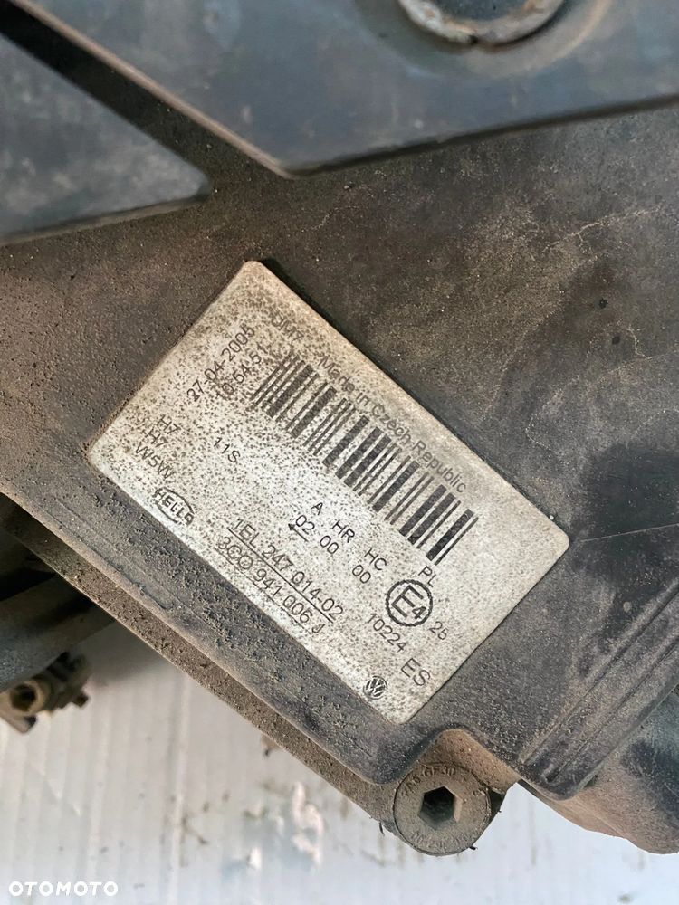 LAMPA PRAWA PRZÓD VW PASSAT B6 EUROPA - 2