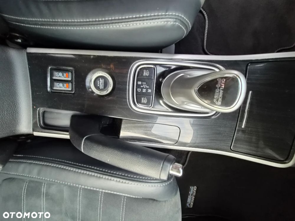 Mitsubishi Outlander - 26
