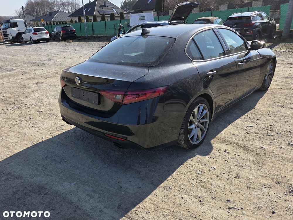 Alfa Romeo Giulia 2.2 AT8 - 10