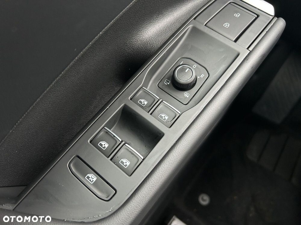 Volkswagen T-Roc 1.5 eTSI Style DSG - 25