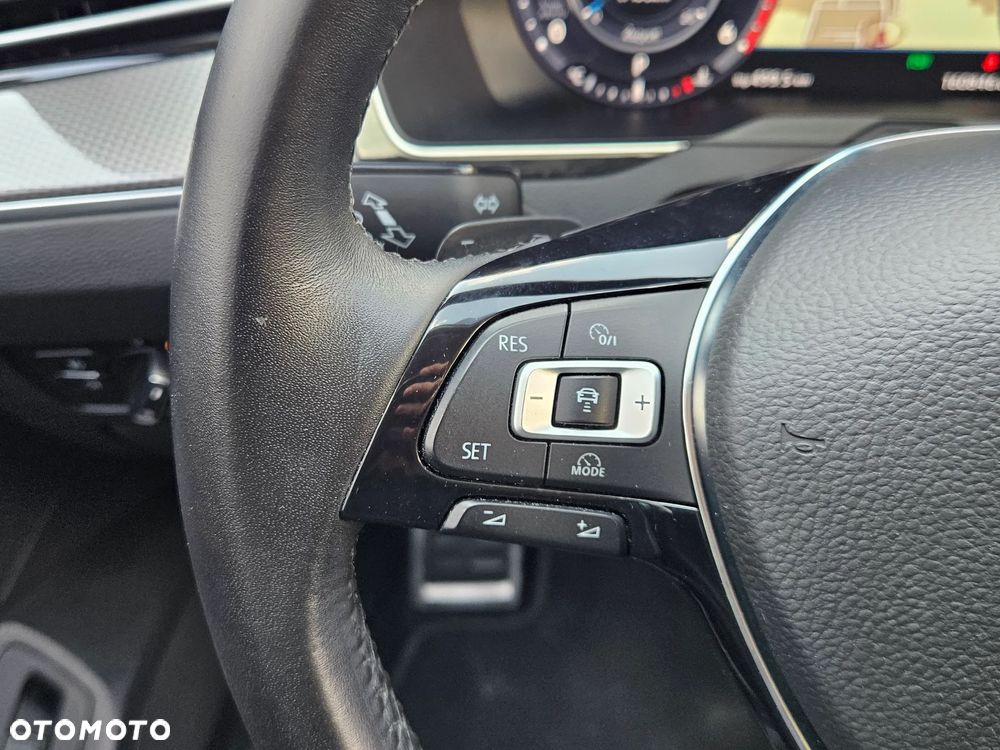 Volkswagen Passat Variant 2.0 TDI SCR 4Motion DSG Highline - 22