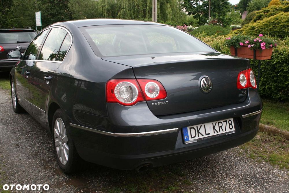 Volkswagen Passat 1.6 TDI DPF BlueMotion Technology Comfortline - 2