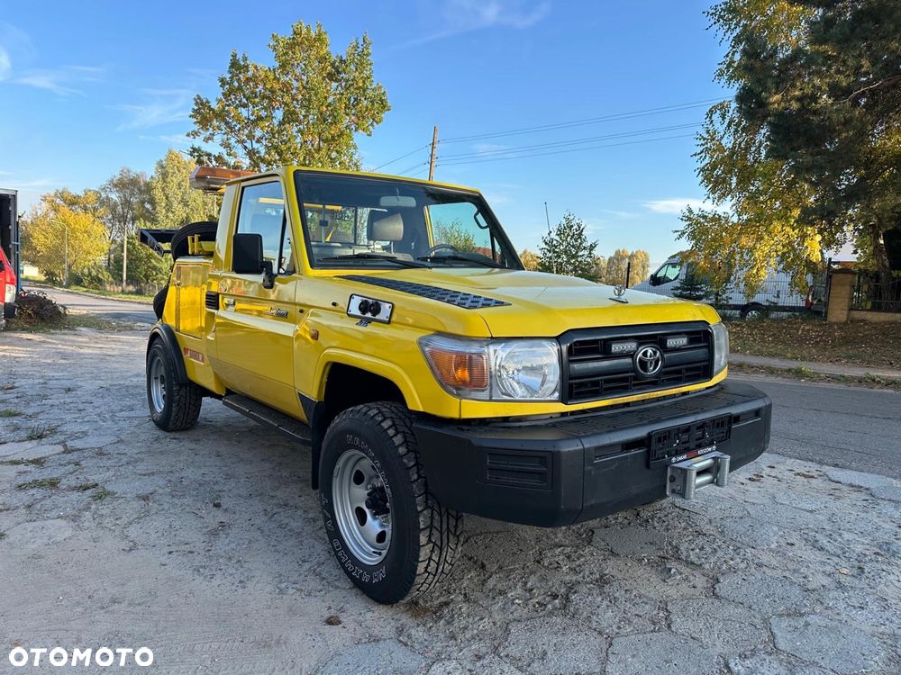 Toyota Land Cruiser - 2