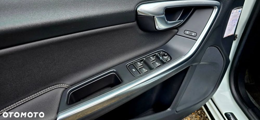 Volvo V60 T3 Momentum - 11