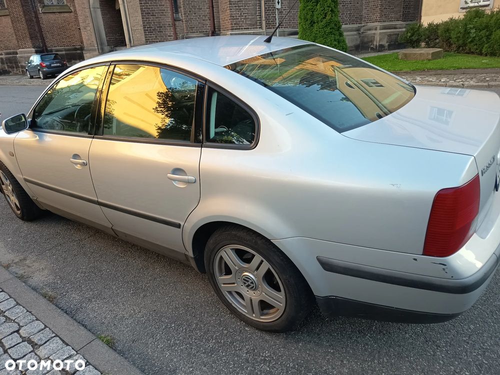 Volkswagen Passat 1.6 - 3