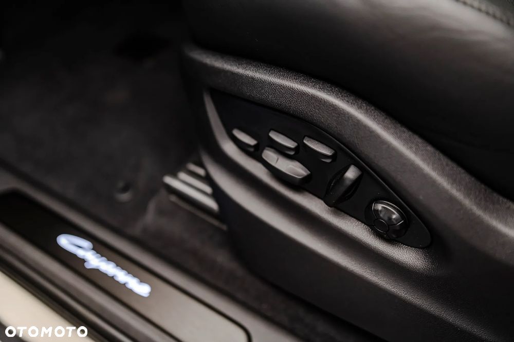 Porsche Cayenne Standard - 20