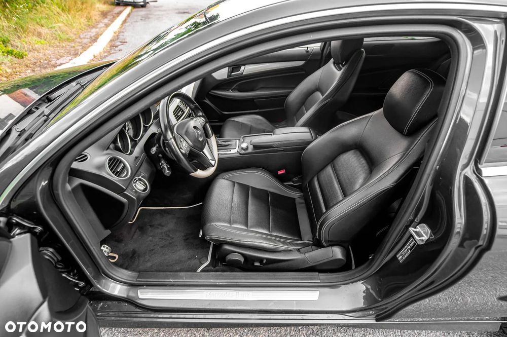 Mercedes-Benz Klasa C 180 BlueEFFICIENCY 7G-TRONIC - 24