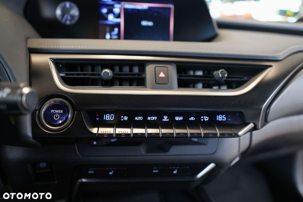 Lexus UX - 19