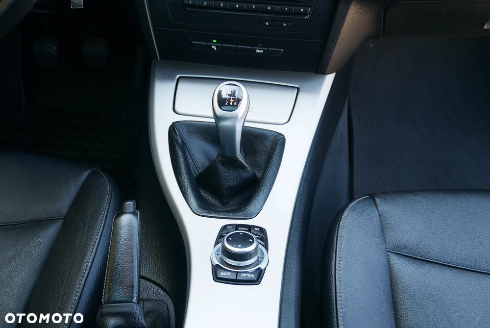 BMW Seria 3 318i Edition Exclusive - 18
