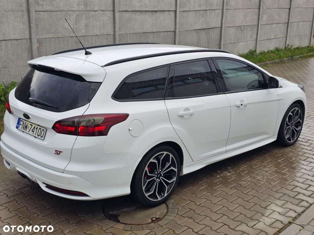 Ford Focus ST - 13