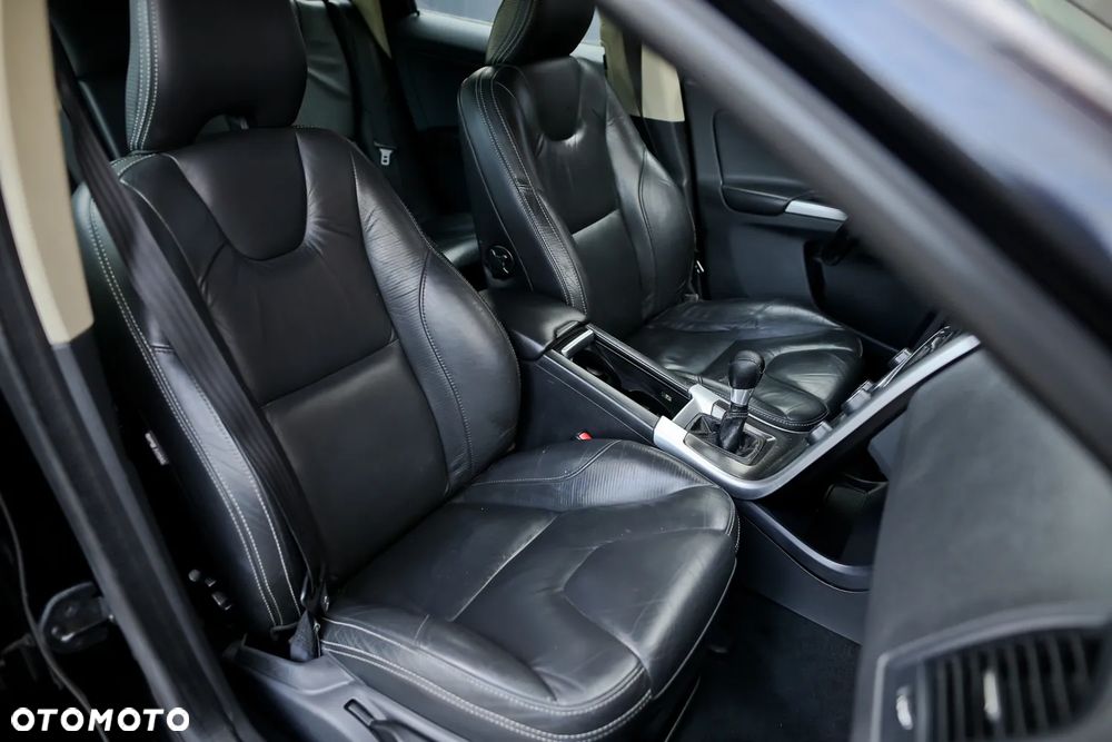 Volvo XC 60 DRIVe R Design - 26