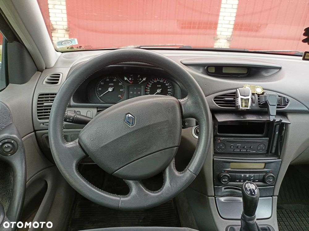 Renault Laguna - 5