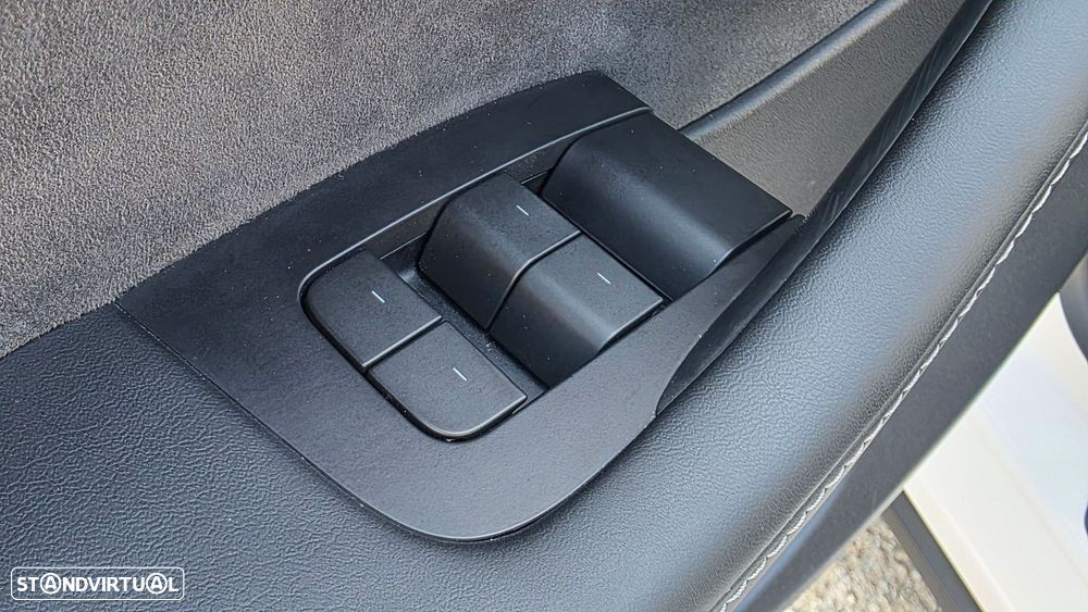 Tesla Model Y Long Range Tração Integral - 27