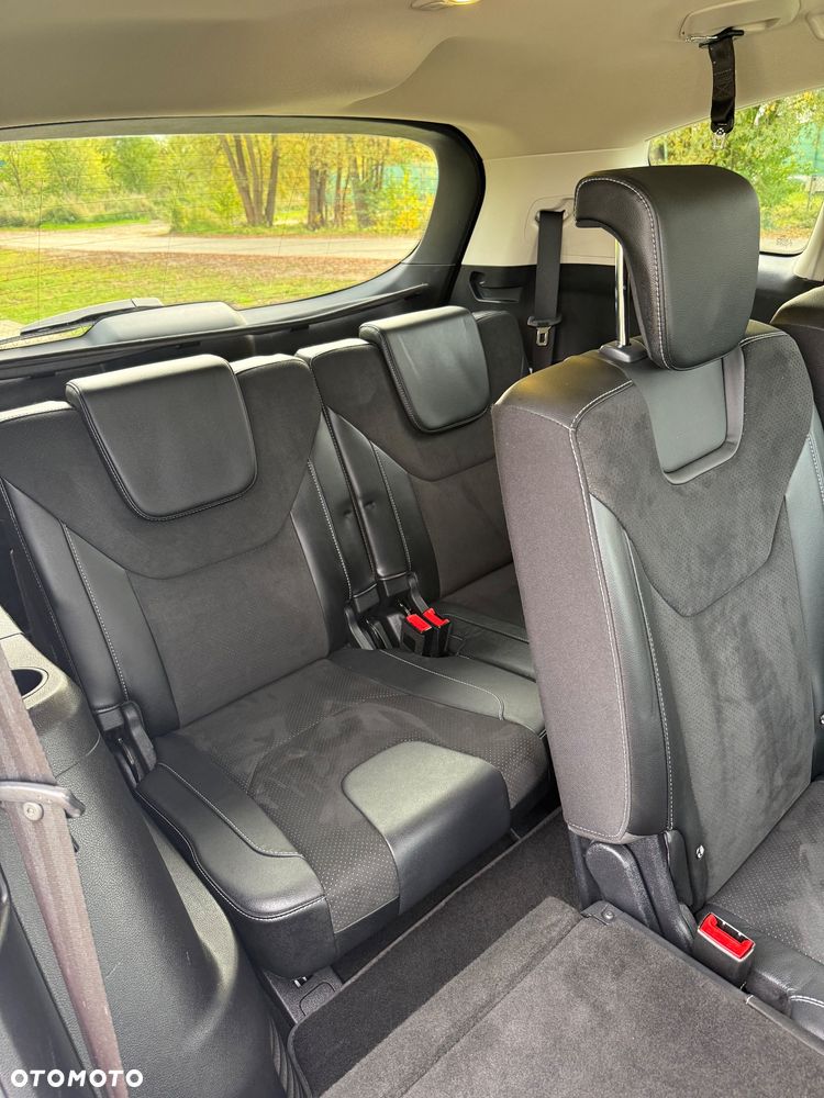 Ford S-Max - 11