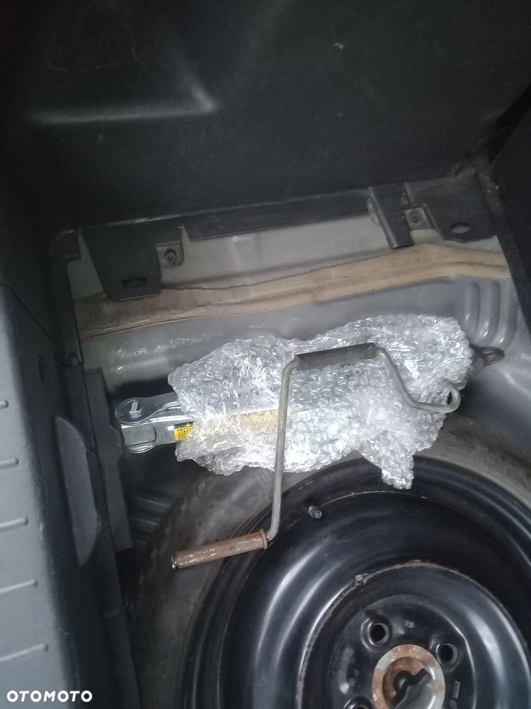 Toyota Yaris - 15