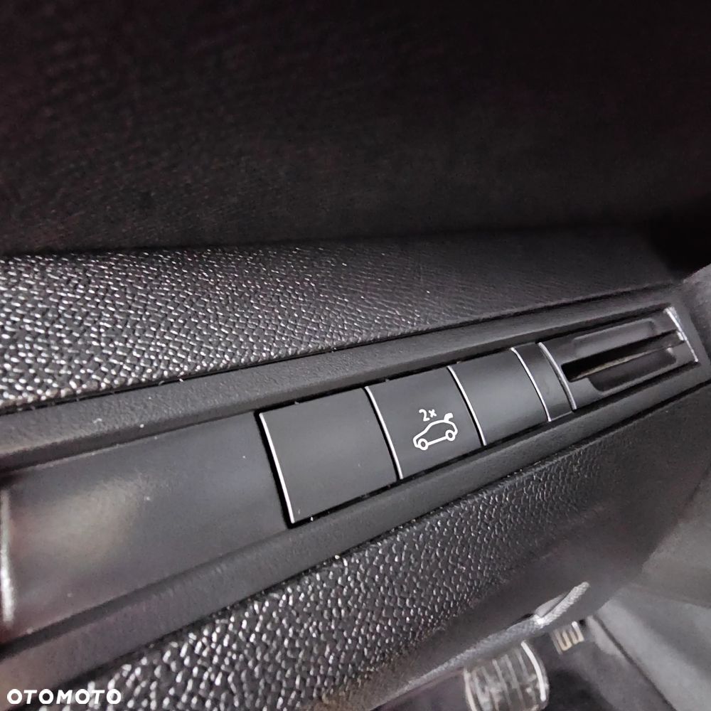 Peugeot 5008 1.6 PureTech GT S&S EAT8 - 21