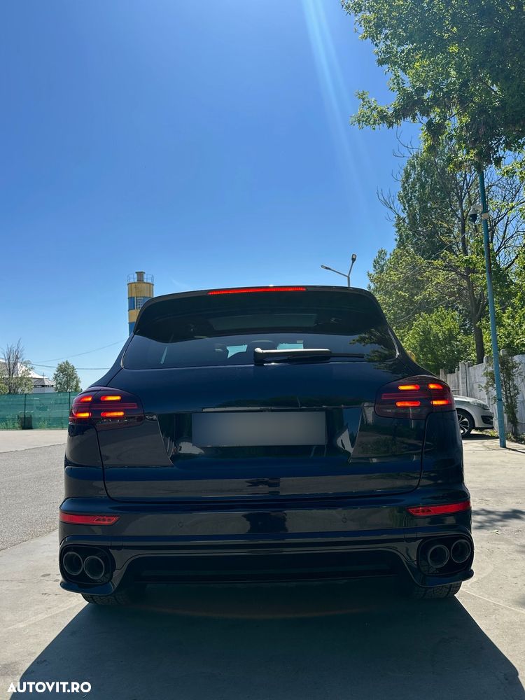 Porsche Cayenne - 4