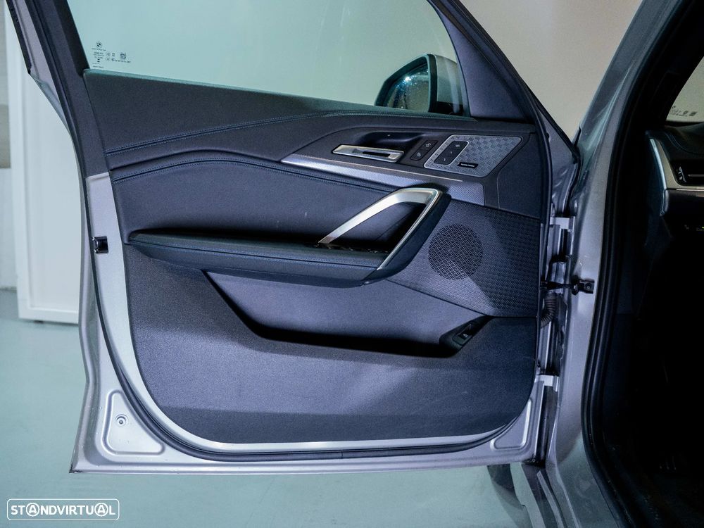 BMW iX1 eDrive20 Pack Desportivo M - 18