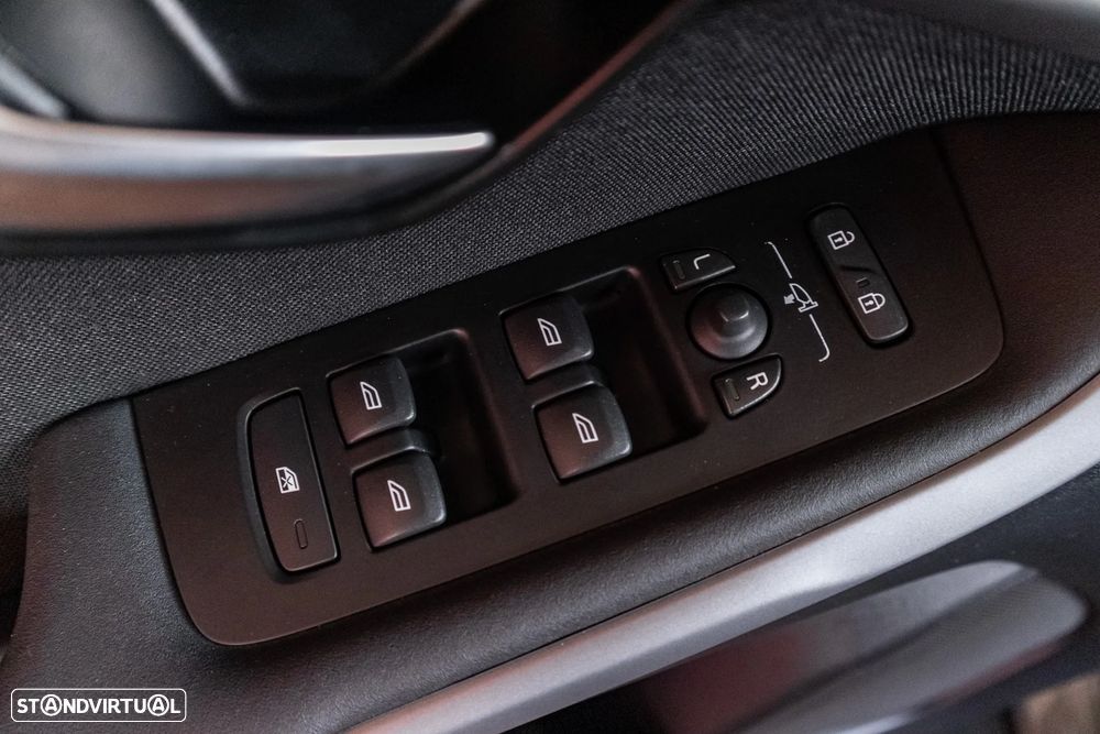 Volvo V40 2.0 D3 Momentum - 10