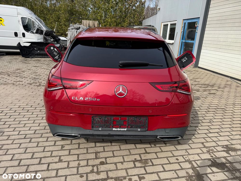 Mercedes-Benz CLA 250 e 8G-DCT Special Edition - 3
