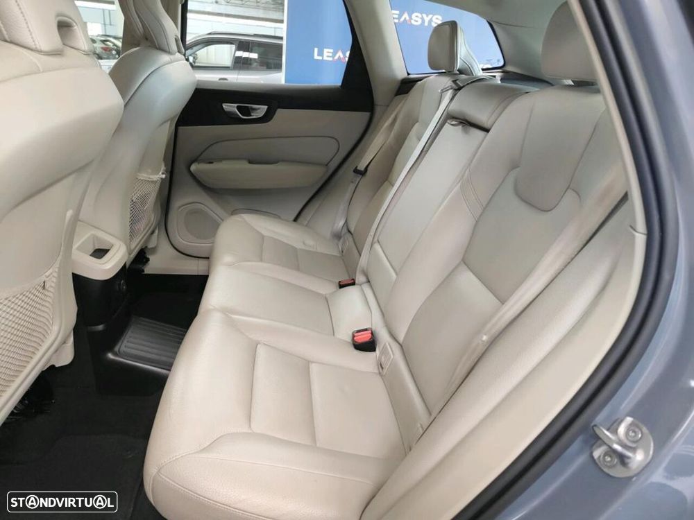 Volvo XC 60 2.0 T6 PHEV Plus Dark AWD - 4