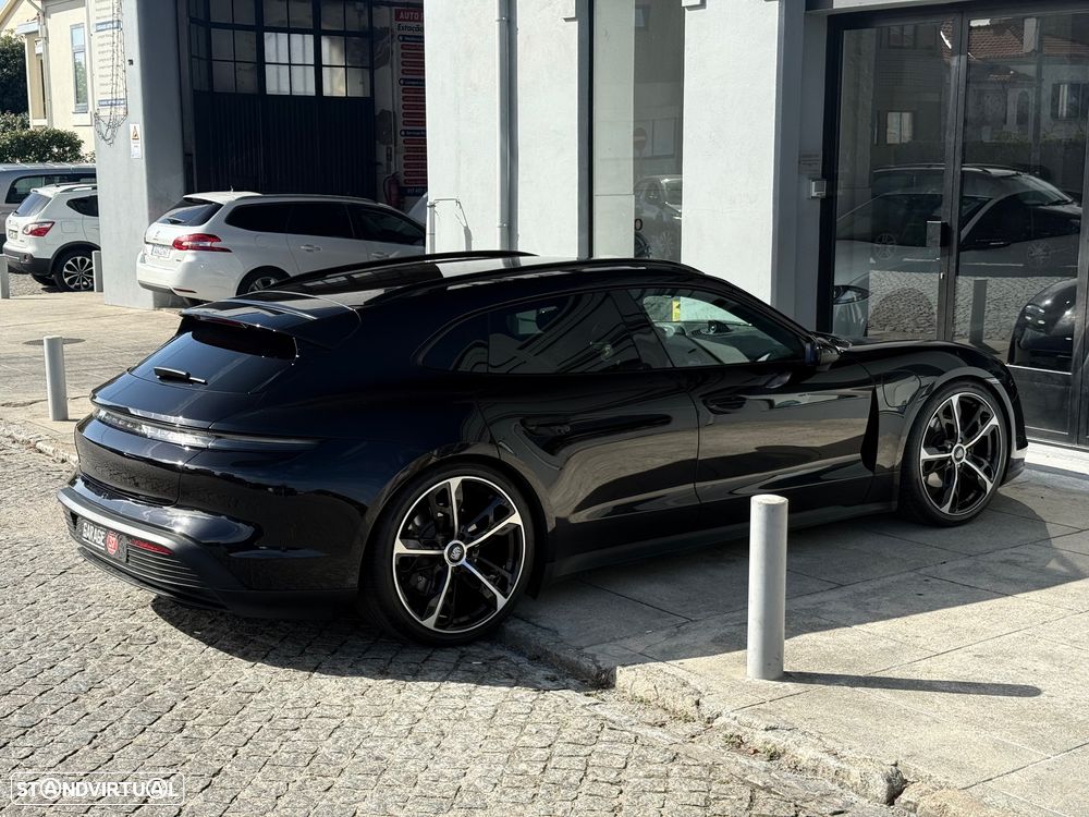 Porsche Taycan Cross Turismo 4 - 10