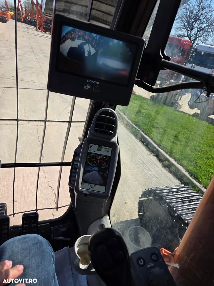 Hitachi ZX250LCN-6, 2020, 9.449h, 27,3t, cupa 1,55mc, Ingust latime 2,99m, camera spate, camere laterale, inst picon, consum mediu 9,8l/h, ridica 13t, motor Isuzu 173CP, 3 pompe hidr HITACHI, 3 camere, produs in JAPONIA, leasing 4 ani-PROMOTIE 68.900 EUR+tva - 6