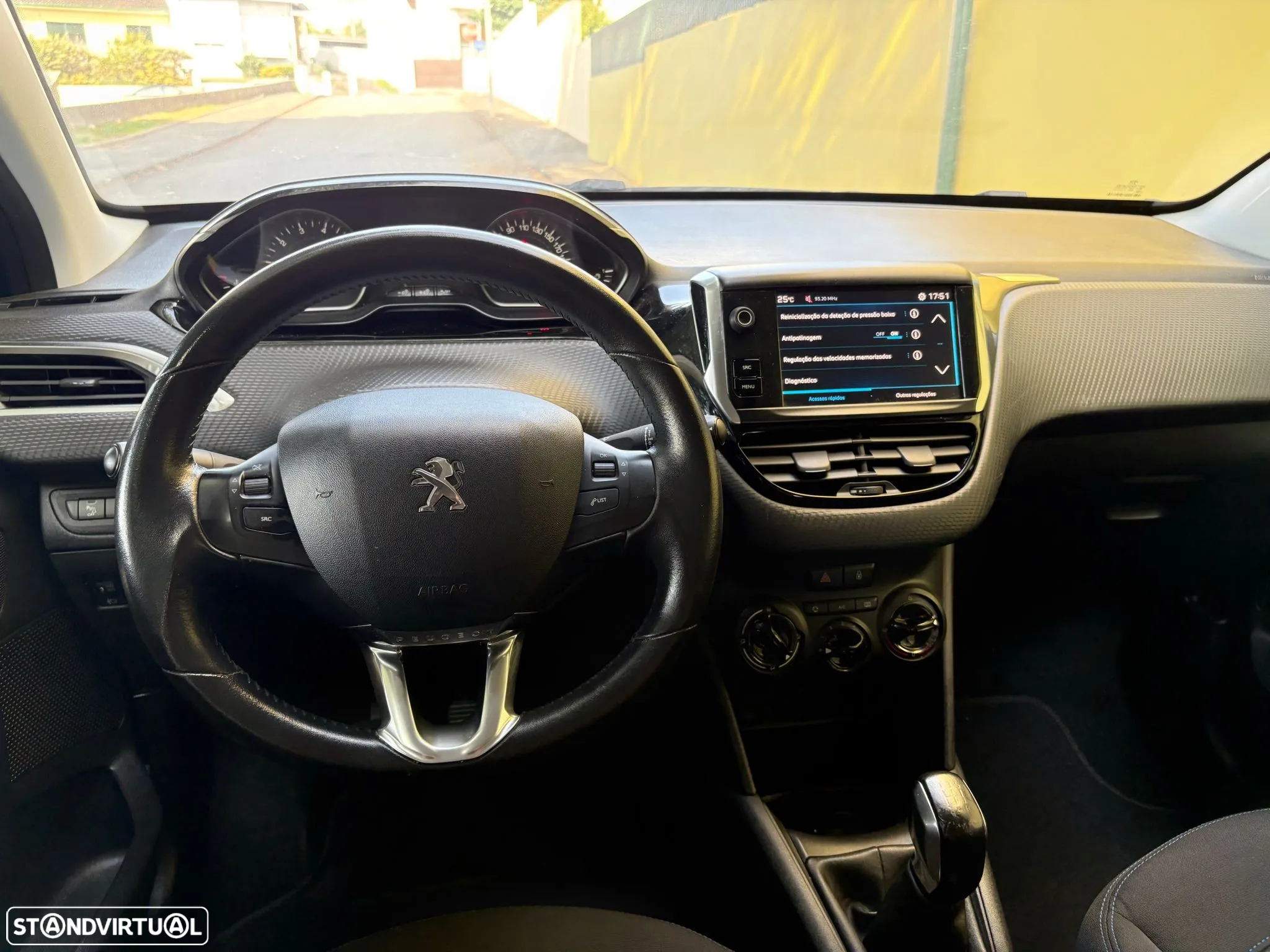 Peugeot 208 1.2 PureTech Style - 23